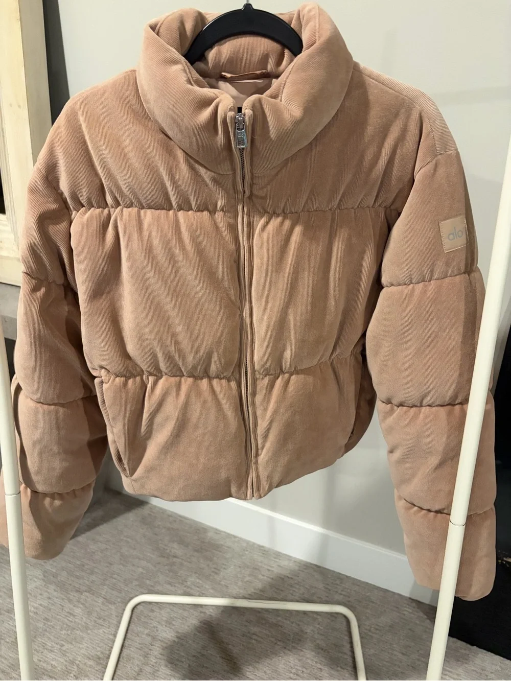 Alo Micro Courdury Dreamy Puffer - Chai Latte